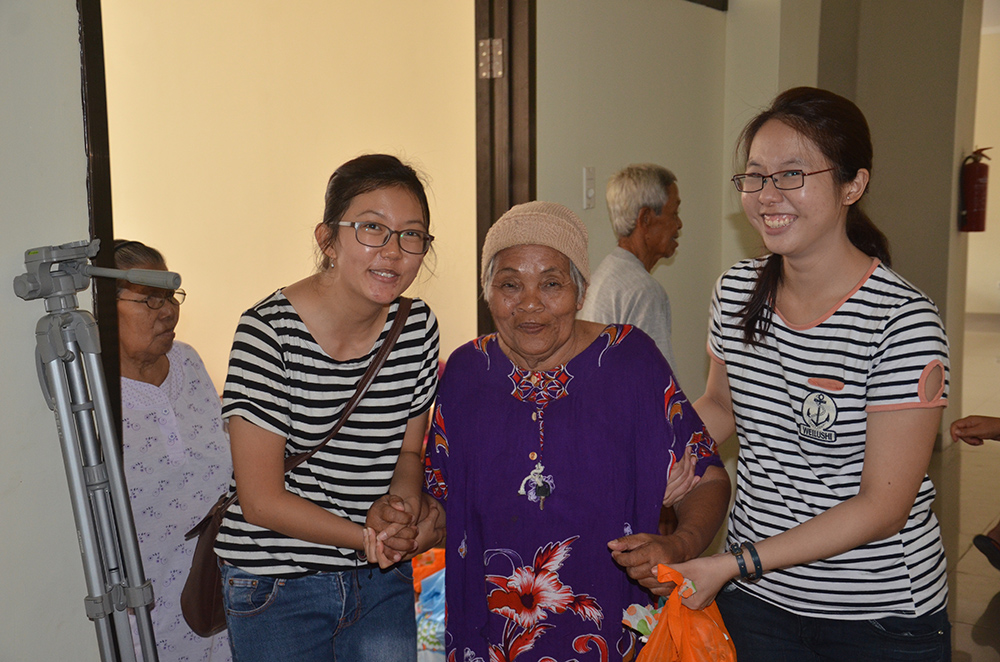 Berbagi Kasih Bersama Oma-Opa Feb 2014