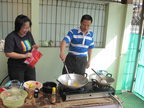 Masak Bersama dan Berbagi dengan Bumbu Cinta Kasih di Hari Waisak